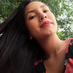 Meet your Posher, Esmeralda